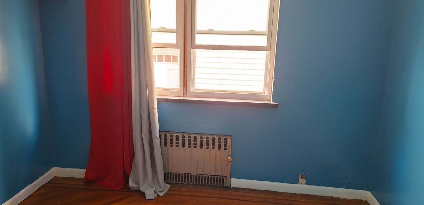 Re/ Private unfurnished room shred kitchen and bathroom.