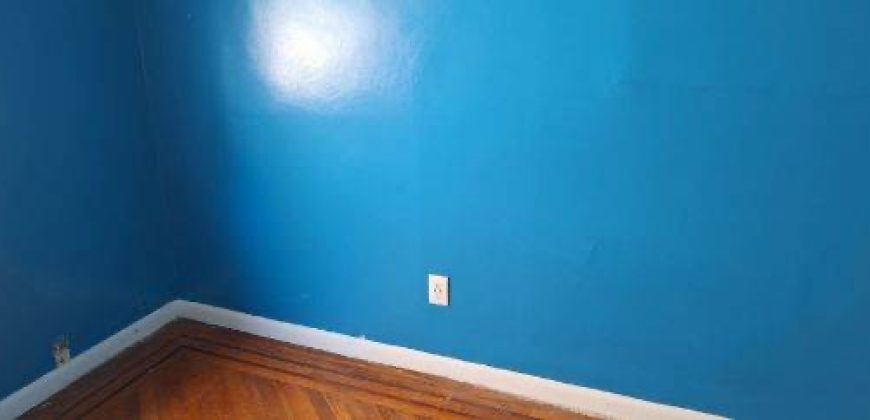 Re/ Private unfurnished room shred kitchen and bathroom.