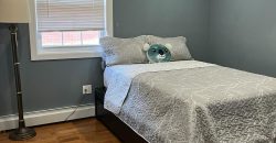 Stunning 3 bedroom, 2 full baths apartment. Floor: 2,